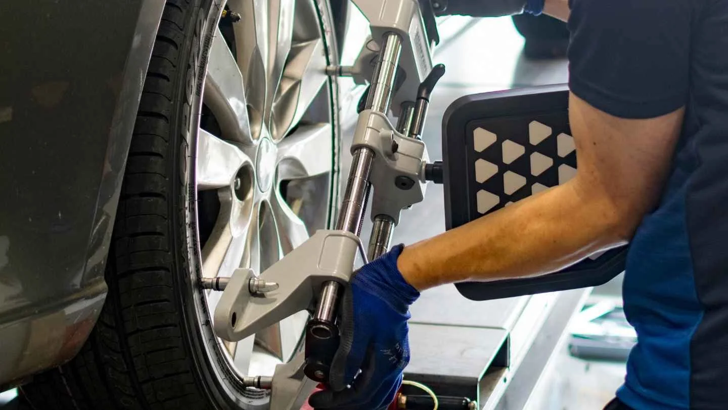Wheel alignment rack photo